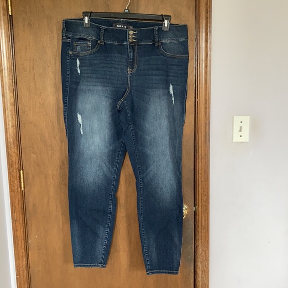Torrid distressed jegging 22T - Picture 4 of 15